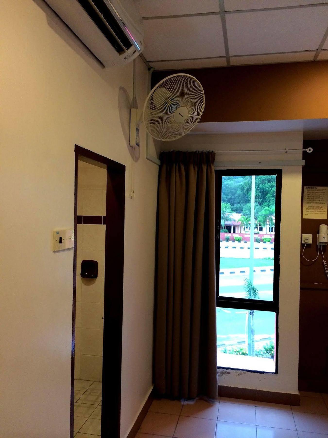 Galaxy Inn Lumut Exterior photo