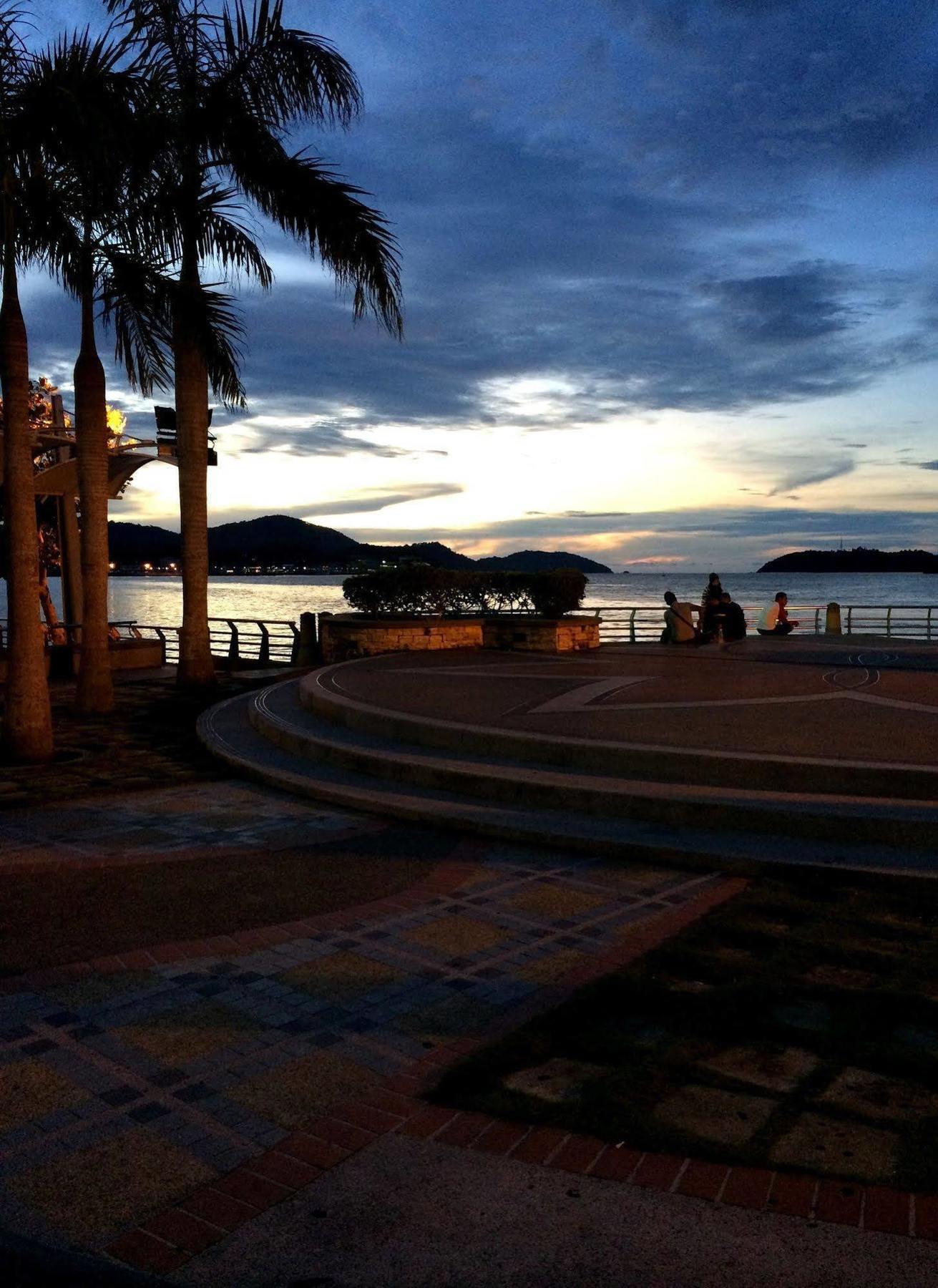 Galaxy Inn Lumut Exterior photo